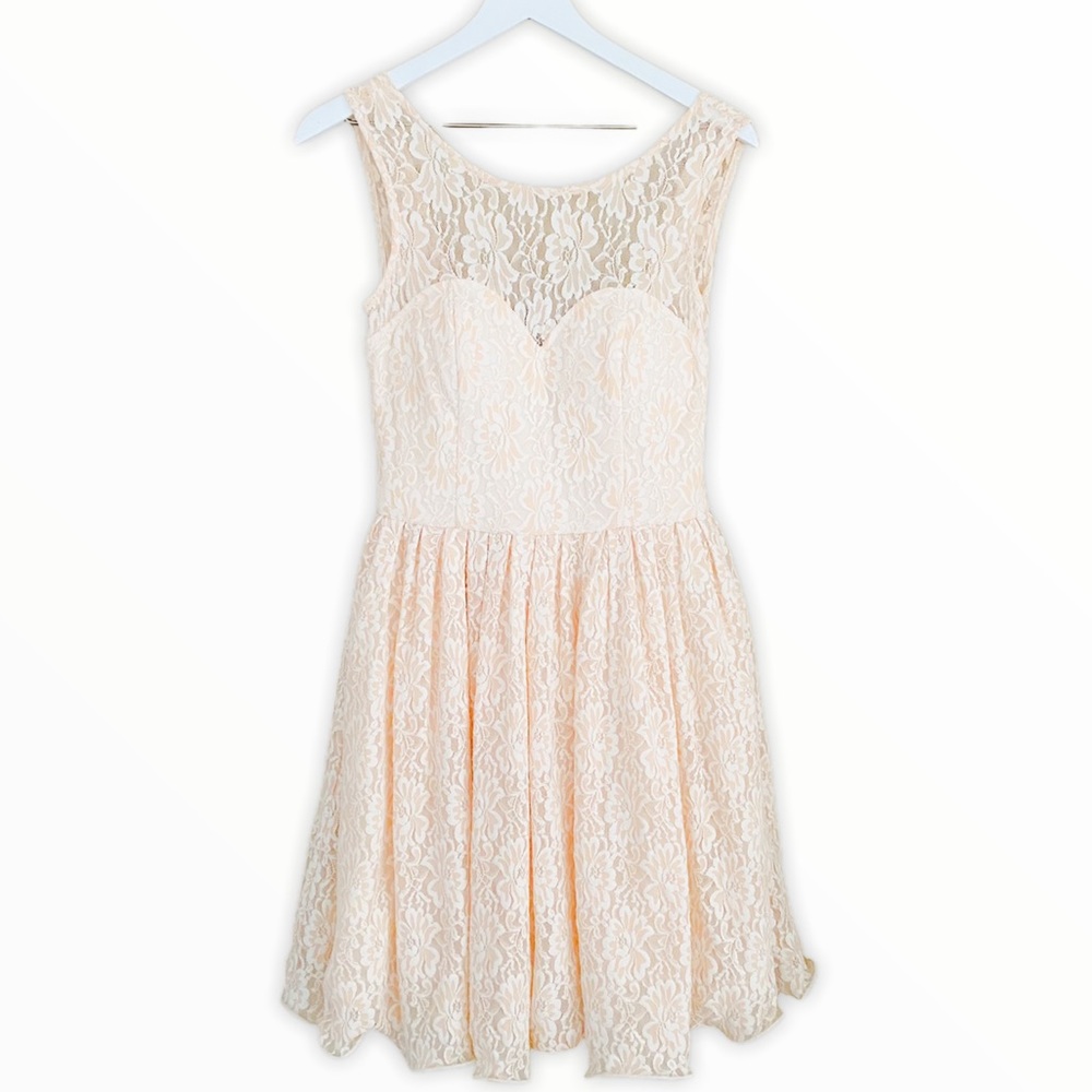 Chi Chi London Blush Pink Lace Cocktail Dress Size 8 - Picture 2 of 8